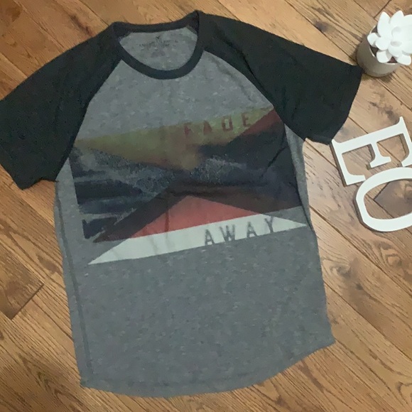 American Eagle T-Shirt - Picture 1 of 3
